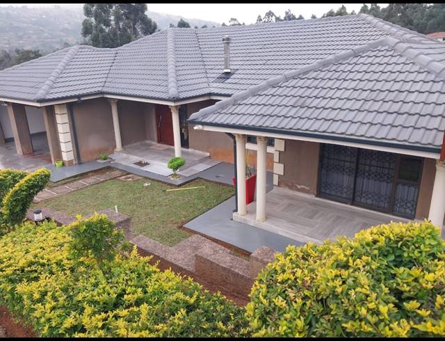 4 BEDROOM FREESTANDING FOR SALE IN SWEETWATERS